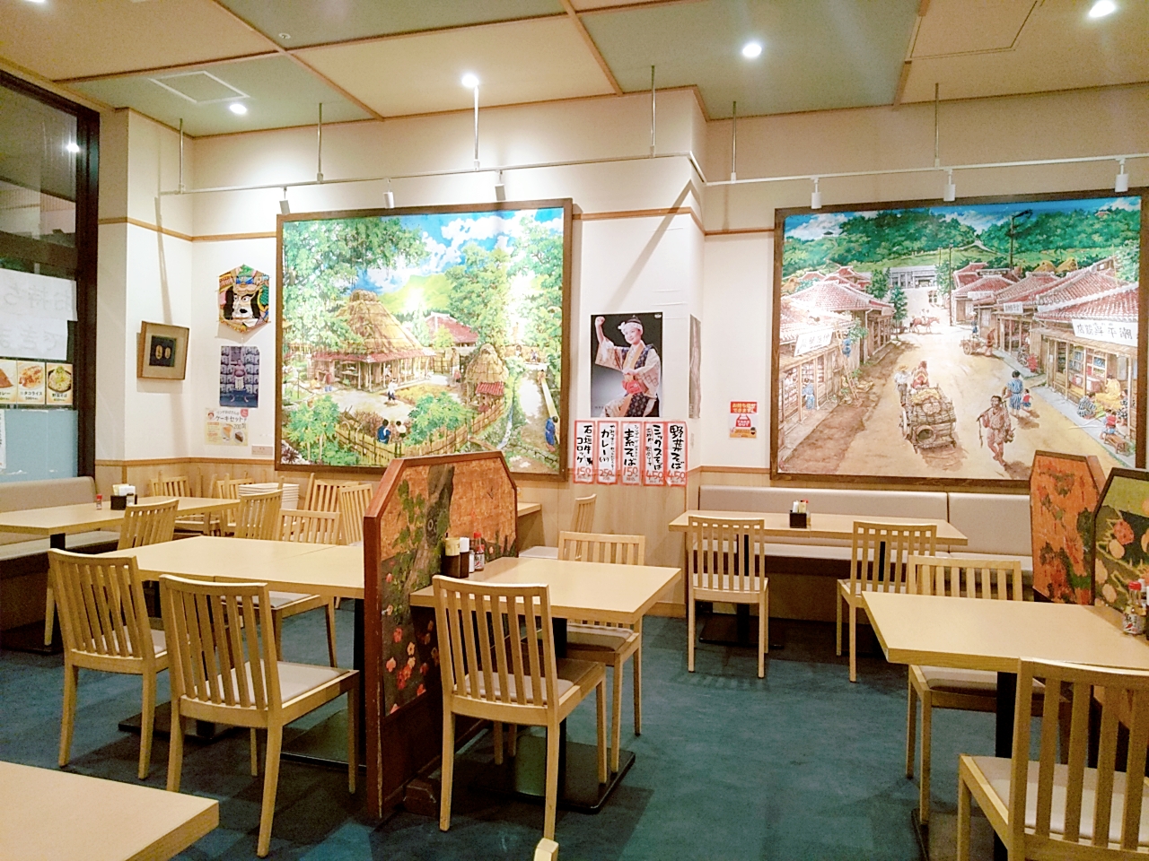 沖縄そば処まるそば 店内
